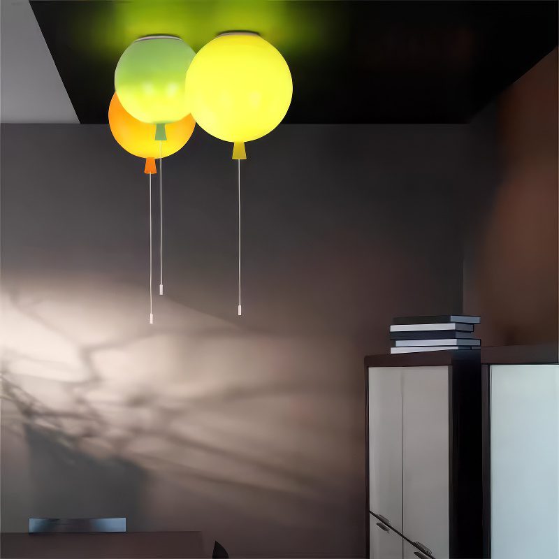 Suspension enfant ballon au plafond – Image 9